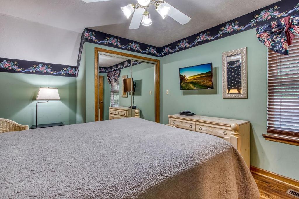 Serenity Heights, Amazing Views, Hot Tub Pool Access, 1089 Free Tickets Each Paid Day, Dollywood Gatlinburg Eksteriør billede